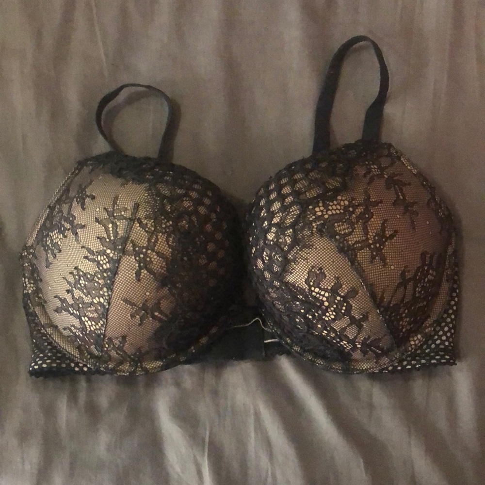 3 Victoria Secret Bombshell bras size 34D